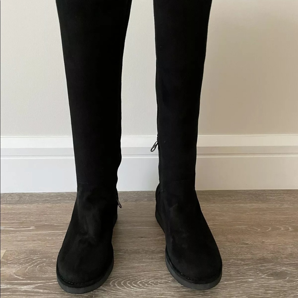 Ugg’s boots size 6US NWOT Box